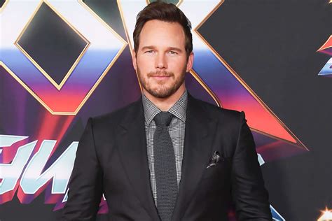 Chris Pratt Recalls Playing The Guitar Nude On The O C