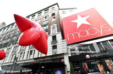 Macys Star Balloon Photos And Premium High Res Pictures Getty Images