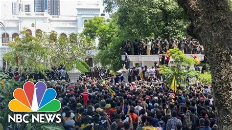 Protesters Storm Sri Lankan Prime Ministers Office After President