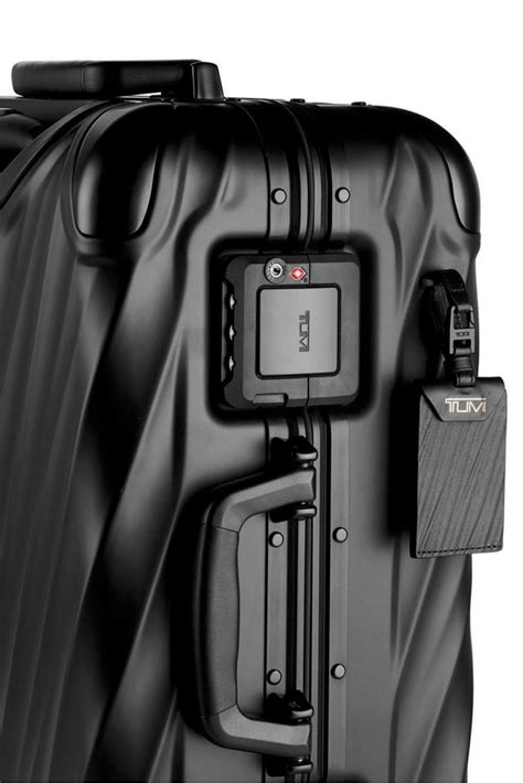 Tumi 19 Degree Aluminum International Carry-On | Handgepäck, Gepäckstück, Gepäck