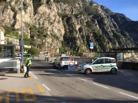 Frana A Riva Ancora Chiusa Da Limone La Gardesana Giornale Di Brescia