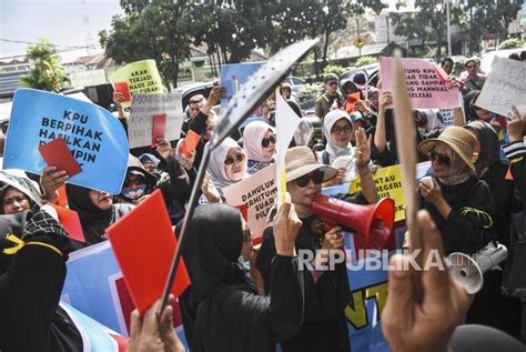 Protes Kecurangan Emak Emak Gelar Aksi Keprihatinan Republika Online