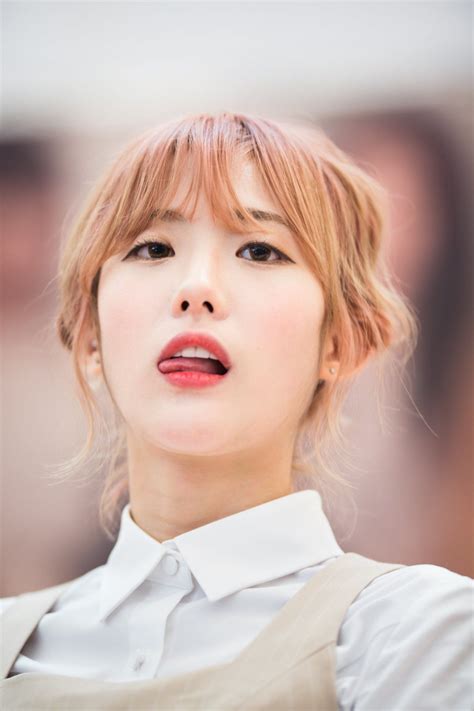 Pin By Im Wheein On Luda Cosmic Girls Wjsn Luda Beautiful Asian Girls