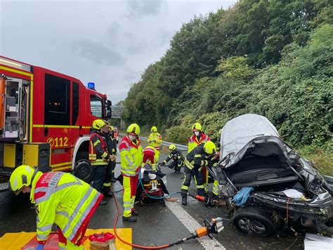 A2 Bei Gelsenkirchen Fahrer Lebensbedrohlich Verletzt DerWesten De