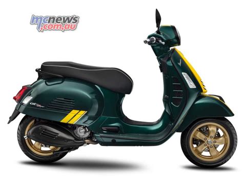 Vespa puts 1960s racing liveries on new scooters | MCNews