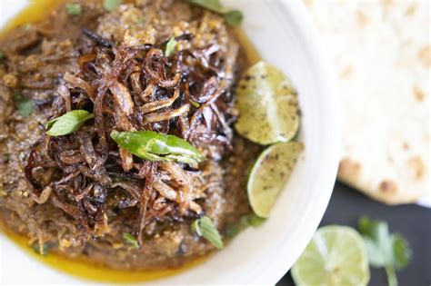 Hyderabadi Haleem (Daleem) - Kravings Food Adventures