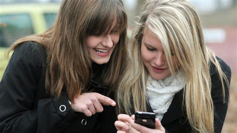 Umfrage Unter Jugendlichen Handy Ist Wichtiger Als Sex N Tv De