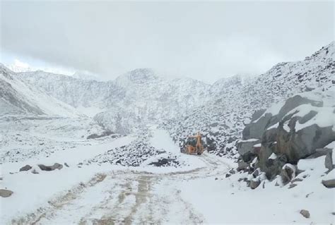 Weather Today Snowfall In Eight Districts Of Himachal Cold Increases