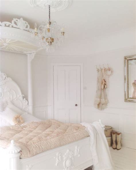 25 Delicate Shabby Chic Bedroom Decor Ideas Shelterness