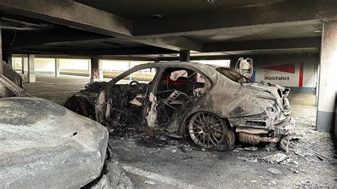 Brand In Parkhaus In Baunatal Sieben Autos Kaputt Nachbarhaus