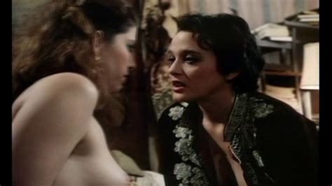 Naked Siobhan Hunter In Pretty Peaches