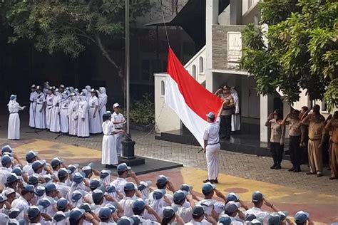 Contoh Amanat Pembina Upacara Bendera Hari Senin Singkat Dan Penuh