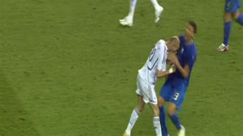 Vidéo Le coup de boule de Zinedine Zidane contre Marco Materazzi lors