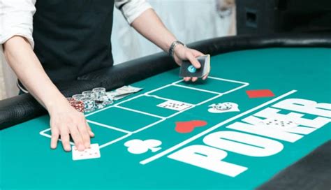 Comment devenir croupier croupière Fiche métier formation salaire