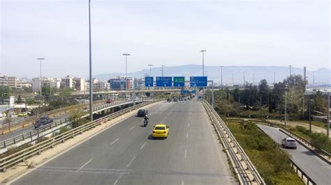 Tr Fico Ligero En Una Carretera De La Ciudad De Atenas Foto De Archivo