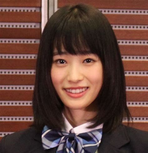 「国民的美少女コンテスト」グランプリから10年 22歳女優〝国宝級〟ショットが話題に「 脚（あし）長っ！」「なんでも似合う」：「おっ！」で