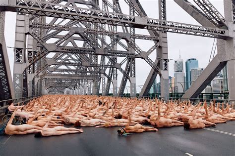 Spencer Tunick And Nude Models Shut Down Brisbane Traffic