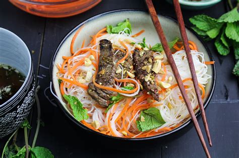 B N B X O Vietnamese Rice Noodle Salad With Lemongrass Beef Katie