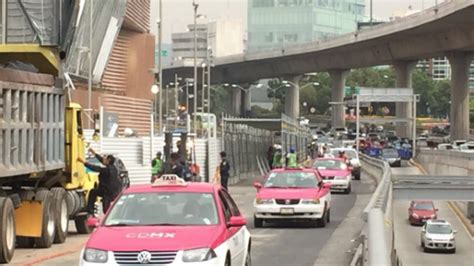 Liberan circulación en lateral de Periférico y retiran fachada de Plaza