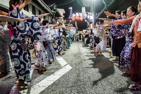 郡上踊（2024年） 日本三大盆踊りのひとつ 一晩中踊り明かす徹夜おどり 岐阜県郡上市 いこーよとりっぷ