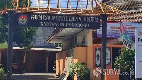 Hari Pertama Pendaftaran Bacaleg Pemilu Di Kpu Ponorogo Masih