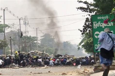 Thousands Flee Airstrikes By Myanmar Forces In Border Area Newspaper