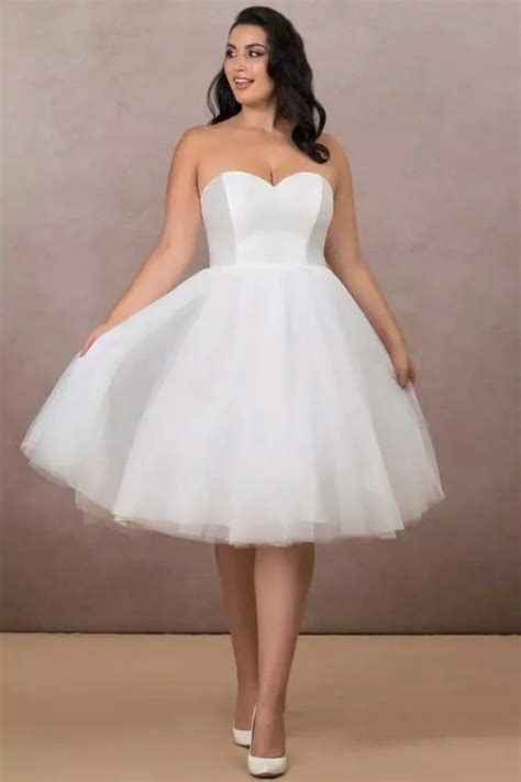 20 Best Plus Size Short Wedding Dresses For A Playful Look