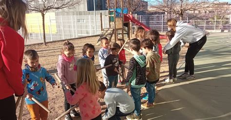 Comunitat De Petits De L Escola Enxaneta Ei P C Taller De Bastoners