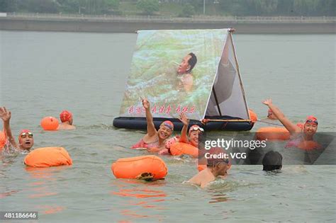 Swimming Cross Yangtze River To Commemorate Chairman Mao In Changsha ...