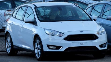 Ford Focus 2016 Hatch e Sedã SE e Titanium consumo e detalhes