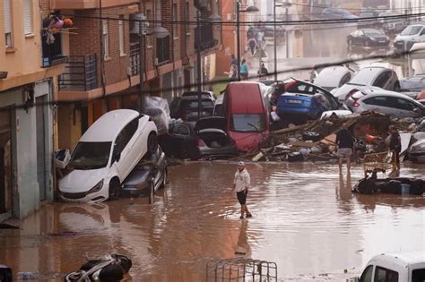 Patru români și au pierdut viața în urma inundațiilor devastatoare din