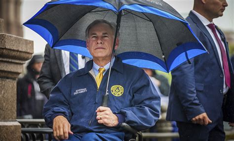 Lori Lightfoot Urges Greg Abbott To Stop Busing Migrants To Chicago