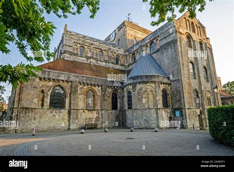 North side of romsey abbey hi-res stock photography and images - Alamy