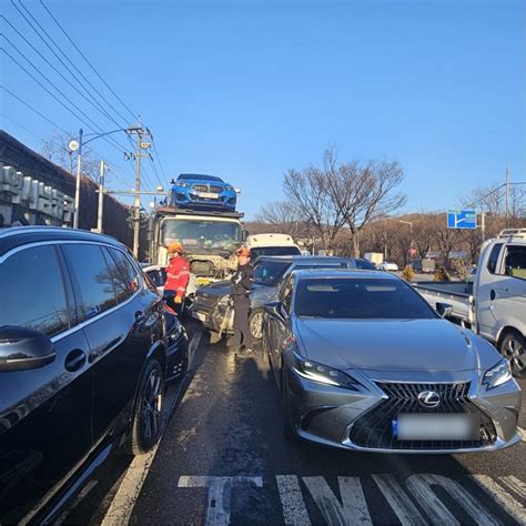 인천서 ‘8중 추돌 사고한때 도로 정체 파이낸셜뉴스