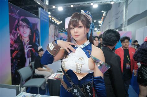 世界の人気コスプレイヤー抜群プロポーションのシンガポール出身コスプレイヤーRitheさん ENTAME next アイドル情報