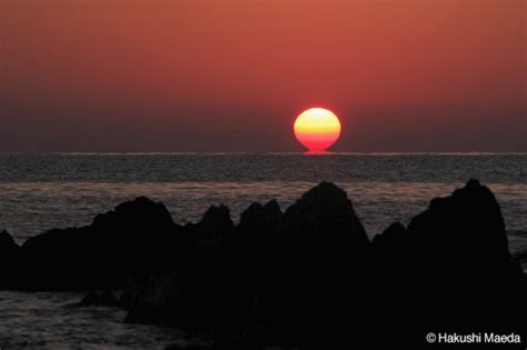 有終 ～ 沈みゆくダルマ夕日 ～｜unofoto 京都写真美術館