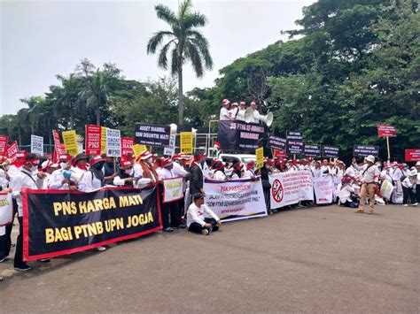 Dosen Ptn Baru Demo Di Istana Tuntut Diangkat Jadi Pns