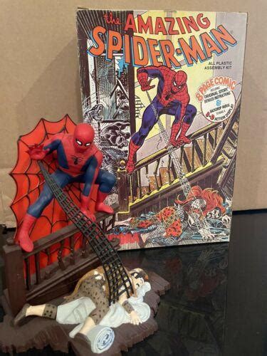 Aurora Model Build Up 1974 Spiderman Spider Man Comic Scene Original