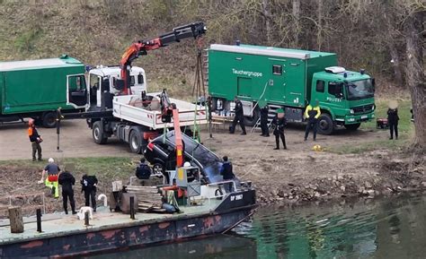 Ungl Cksauto An Der R Pziger Br Cke Geborgen Du Bist Halle