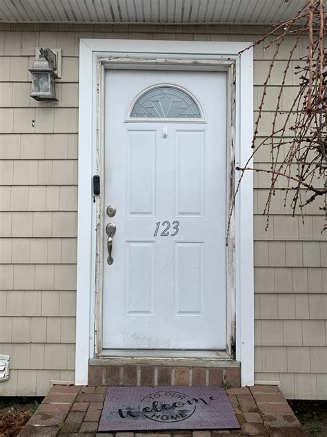 4 Signs Your Front Door Needs To Be Replaced