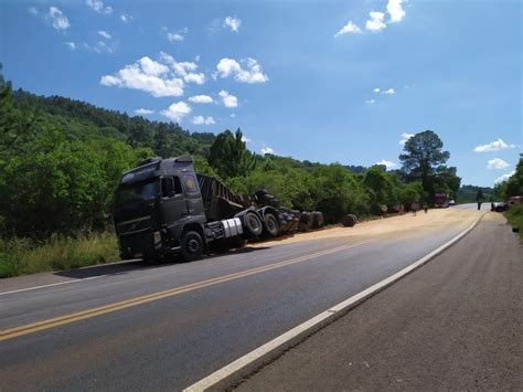 Semirreboque De Carreta Tomba Na BR 282