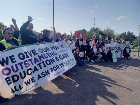 Leicester School Support Staff Strike Back For A Pay Rise Socialist