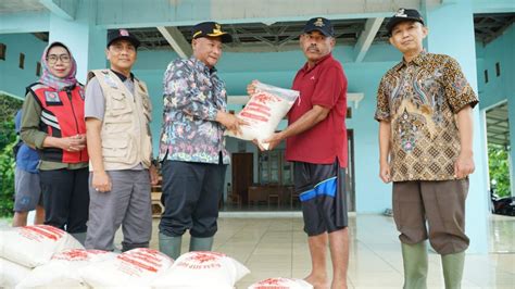 Pj Bupati Pati Beri Bantuan Sembako Dan Tinjau Lokasi Wilayah Terdampak