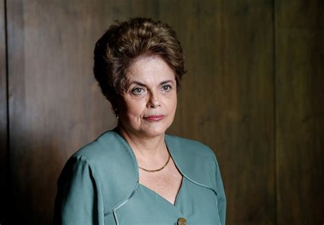 Ex presidente Dilma Rousseff tem mal estar e é internada em Porto Alegre