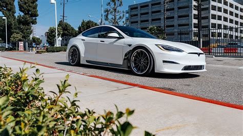 Matte Iridescent White Omaze Unplugged Performance Tesla Model S Plaid