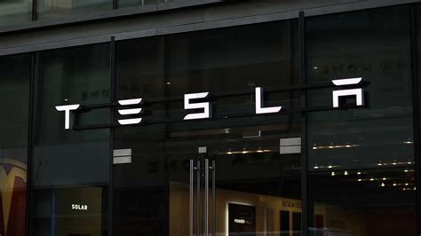 Tesla Settles Suit Over Mans Death In Crash Involving Its Semi