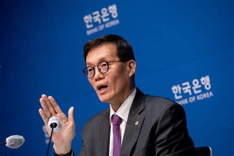 Bank Of Korea Holds Key Rate Steady Cuts Growth Outlook Asia