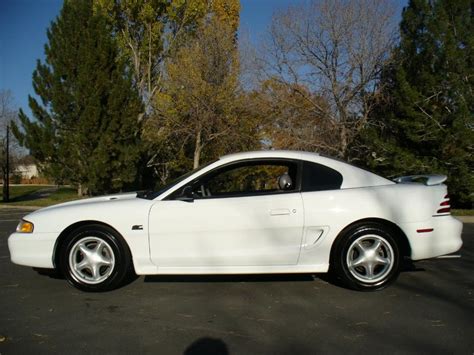 Crystal White 1995 Ford Mustang