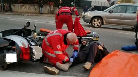 Incidente Davanti A Villa Olmo Ferito Anziano Motociclista