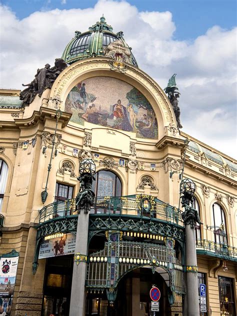 La Torre Del Polvo Y El Pasillo Municipal En Praga Capital De La Rep